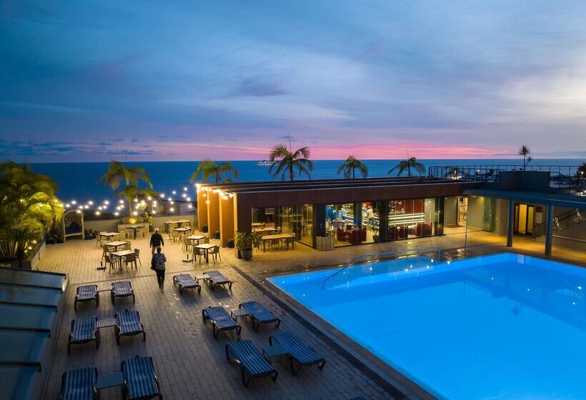 هتل The Views Monumental