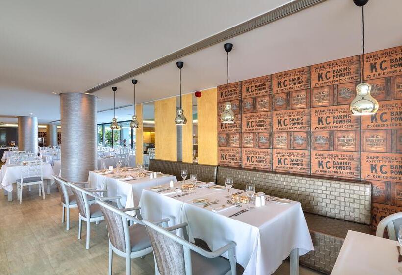 هتل The Views Monumental