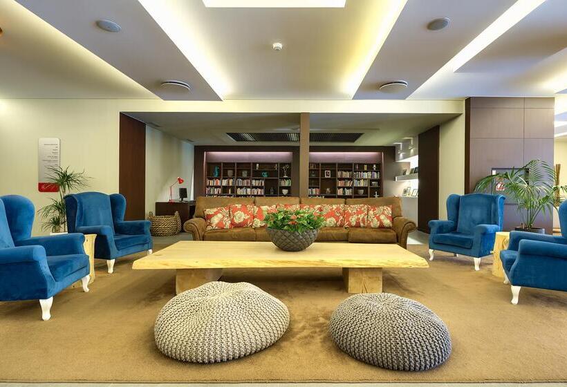 هتل The Views Monumental