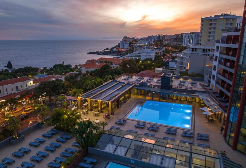 هتل The Views Monumental