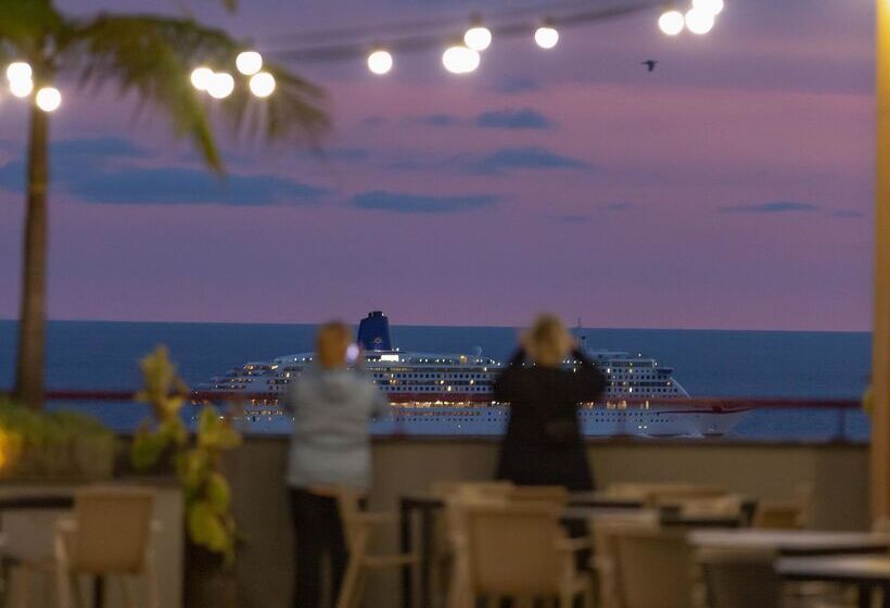 هتل The Views Monumental