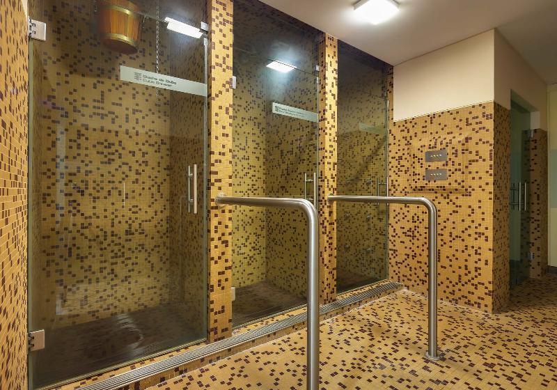 هتل The Views Monumental