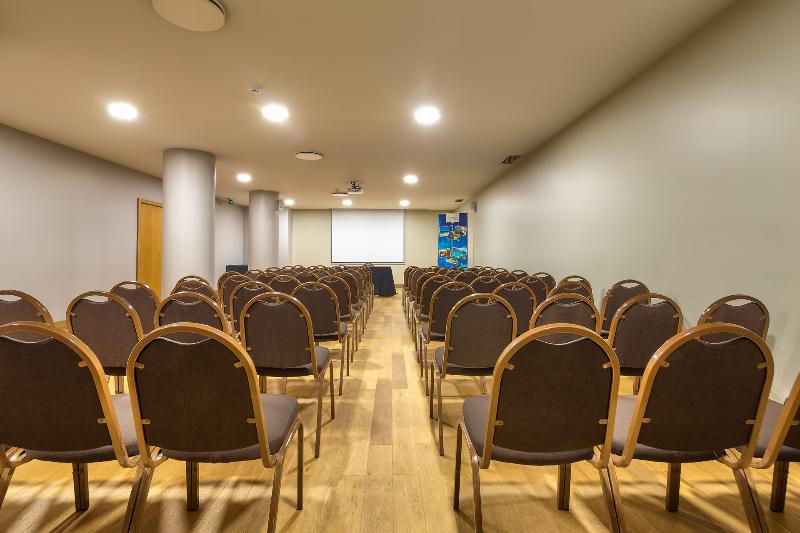 هتل The Views Monumental