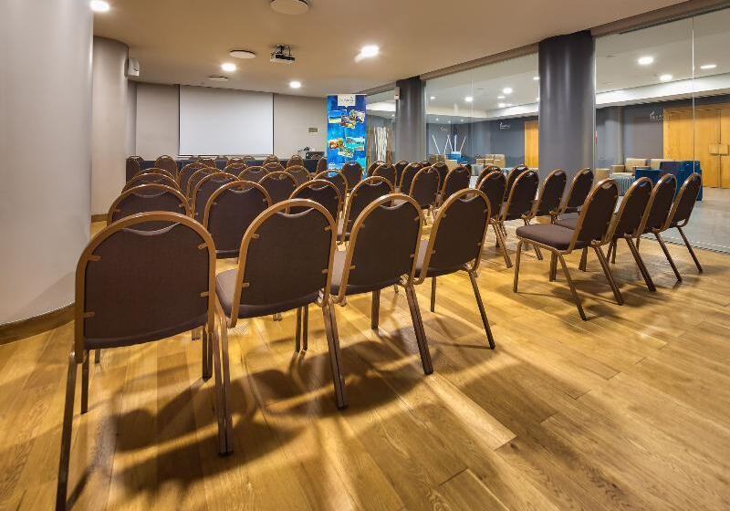 هتل The Views Monumental