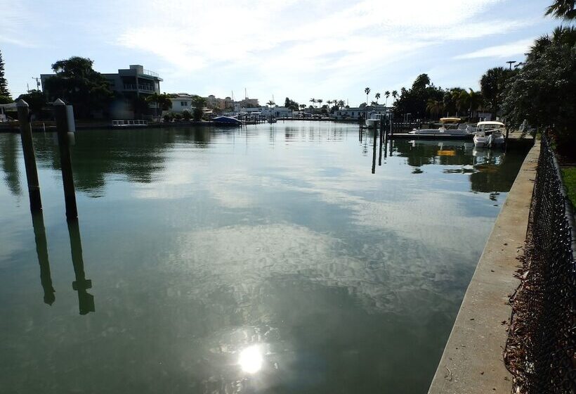 Treasure Island Hotel And Marina