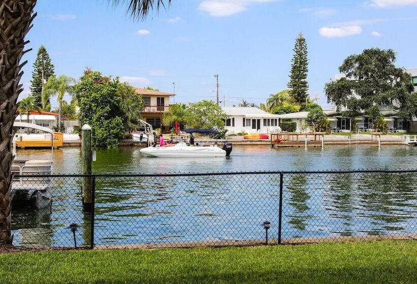 Treasure Island Hotel And Marina