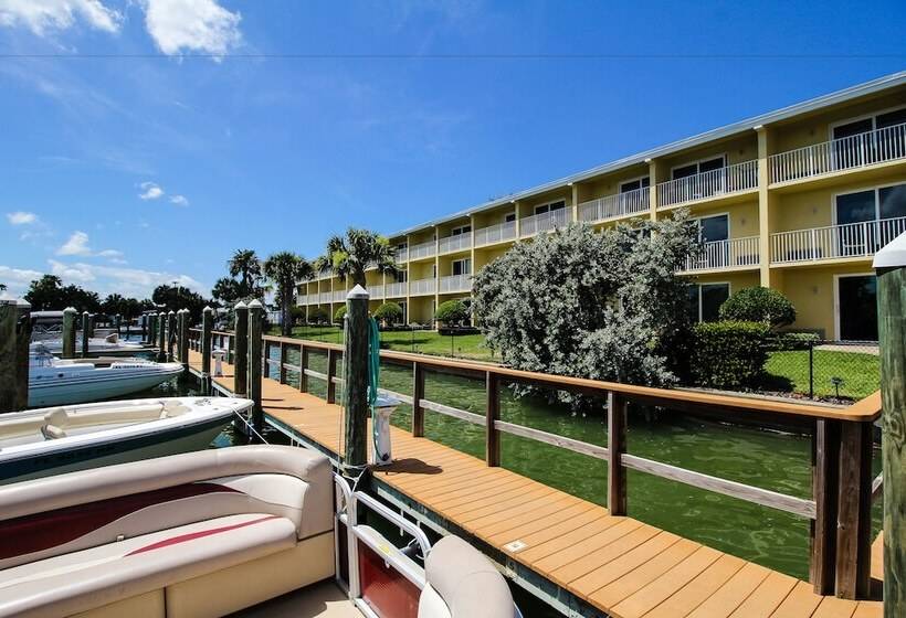 Treasure Island Hotel And Marina