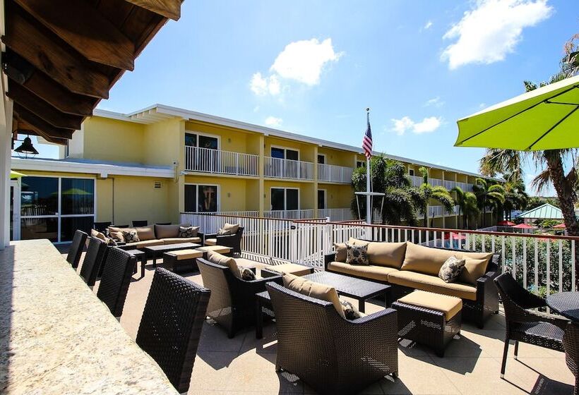 Treasure Island Hotel And Marina