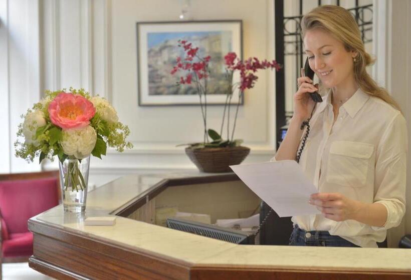 ホテル Unic Renoir Saint Germain