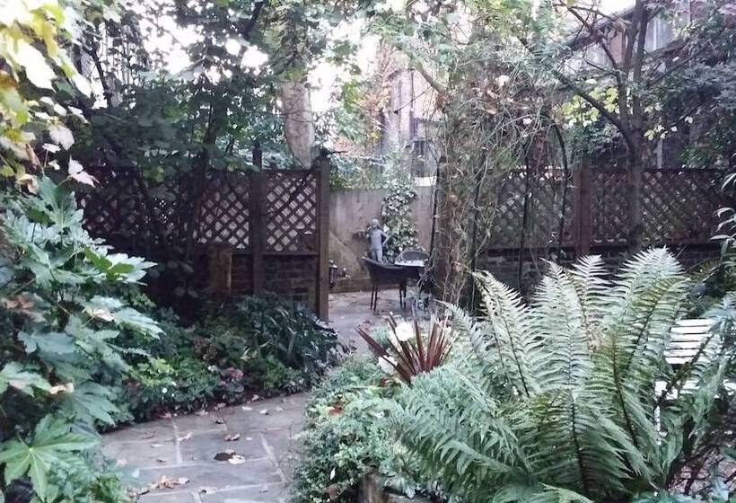 Vancouver Hotel And Studios