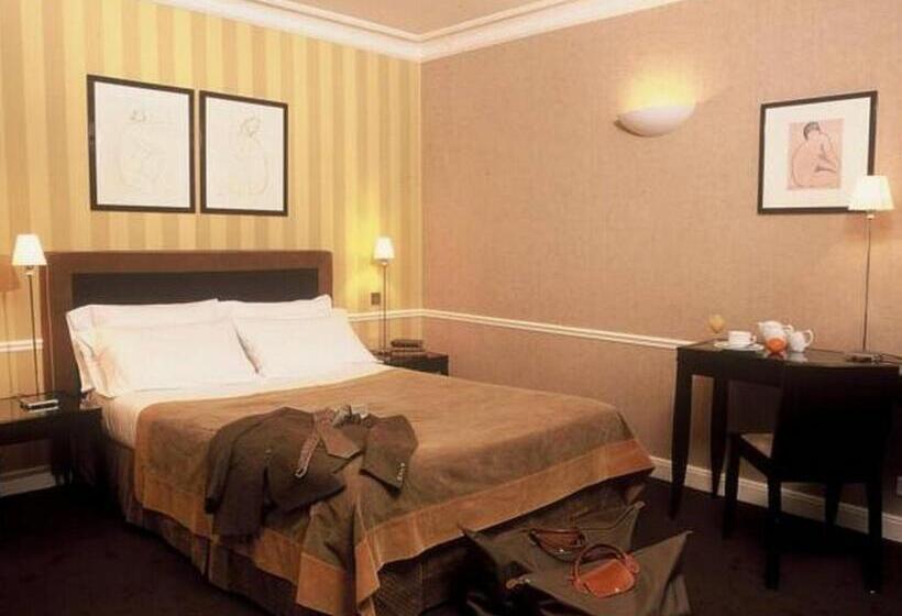 Отель Victoires Opera