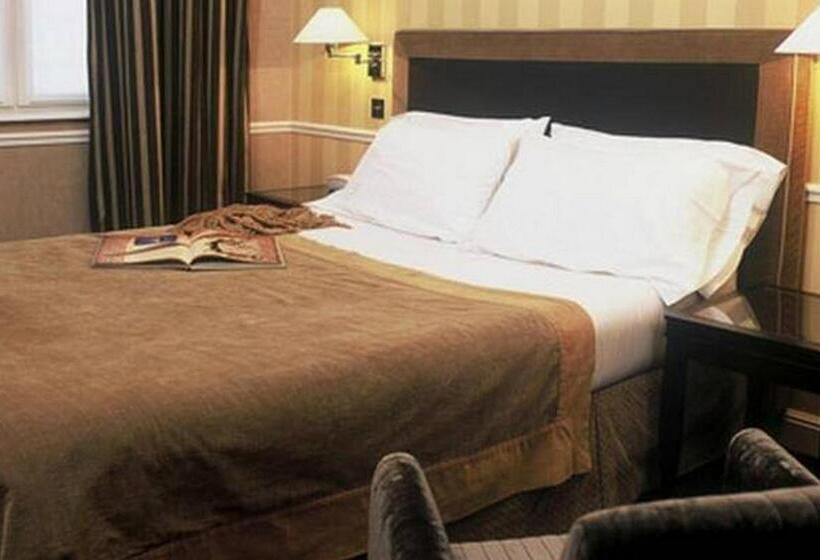 Отель Victoires Opera