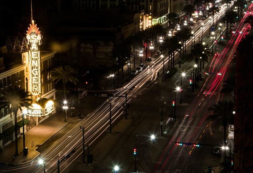 Отель Hampton Inn & Suites New Orleans Canal St. French Quarter