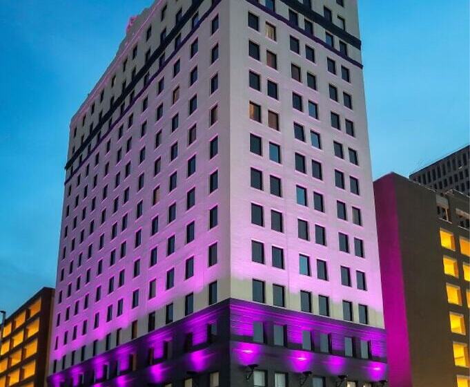 Отель Hampton Inn & Suites New Orleans Canal St. French Quarter