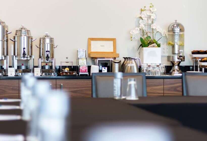 Отель Hampton Inn & Suites New Orleans Canal St. French Quarter