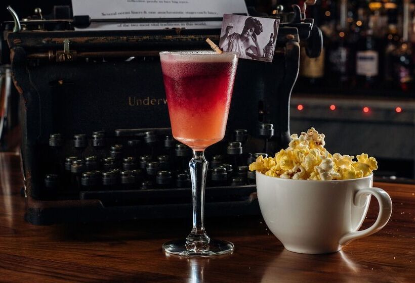 Отель Hampton Inn & Suites New Orleans Canal St. French Quarter