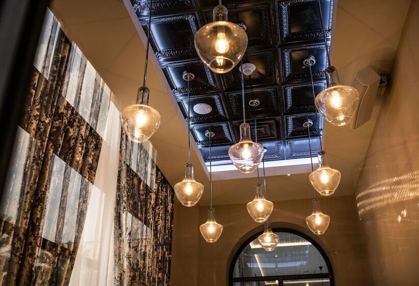 Отель Hampton Inn & Suites New Orleans Canal St. French Quarter