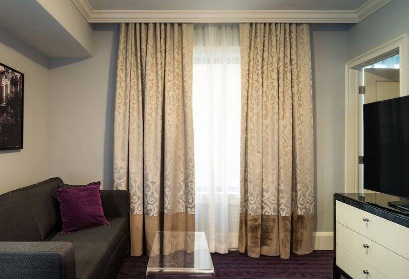 Отель Hampton Inn & Suites New Orleans Canal St. French Quarter