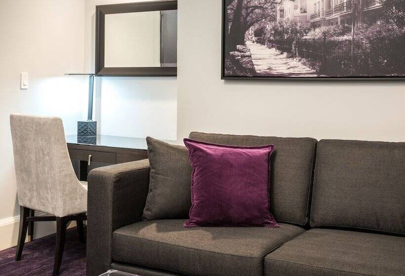 Отель Hampton Inn & Suites New Orleans Canal St. French Quarter