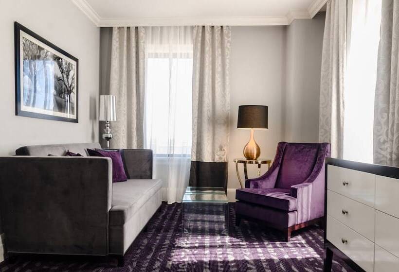 Отель Hampton Inn & Suites New Orleans Canal St. French Quarter