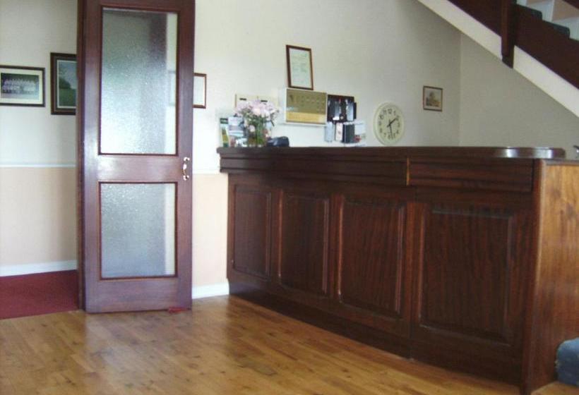 בית מלון כפרי Westfield House