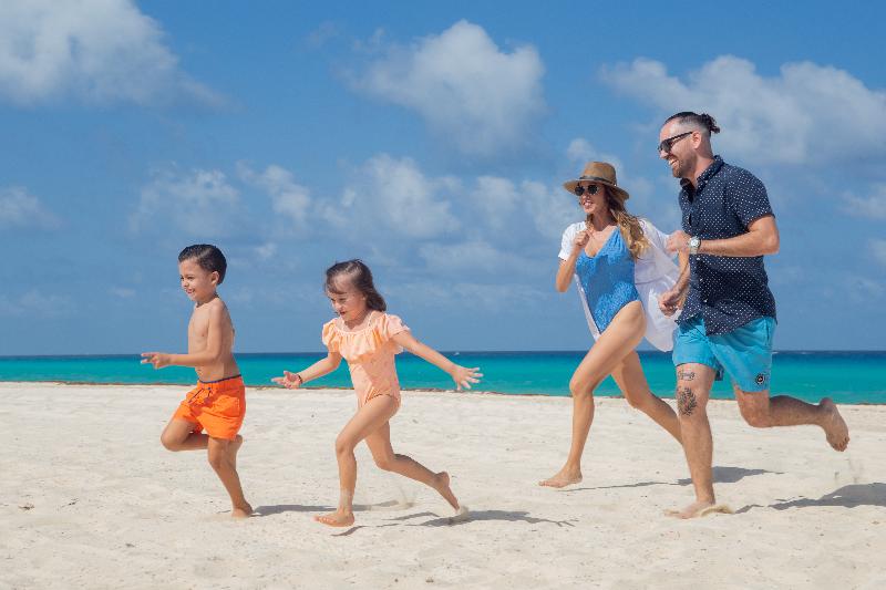 هتل Wyndham Grand Cancun All Inclusive Resort & Villas
