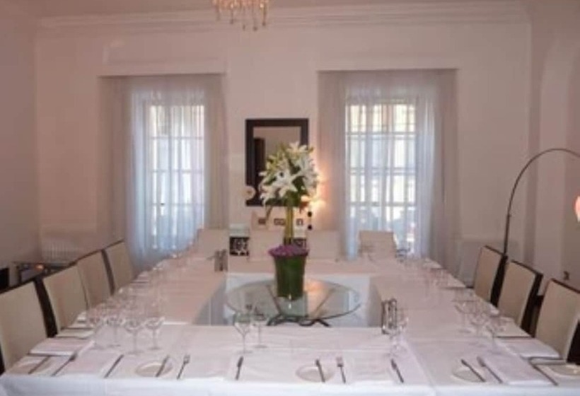 Отель Zuni Restaurant & Boutique