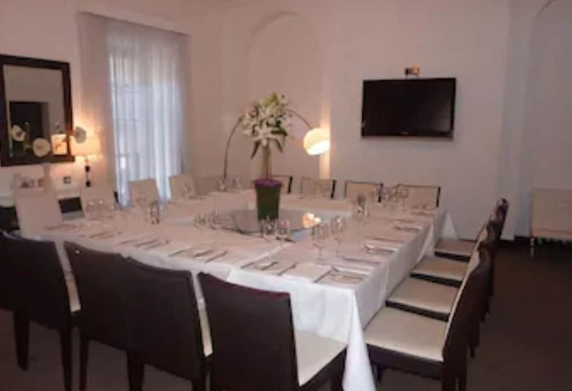 Отель Zuni Restaurant & Boutique