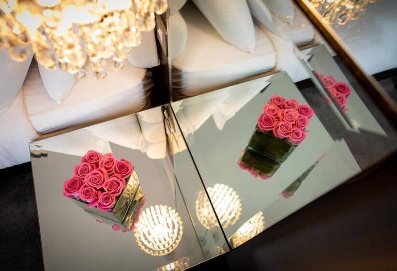 Отель Zuni Restaurant & Boutique