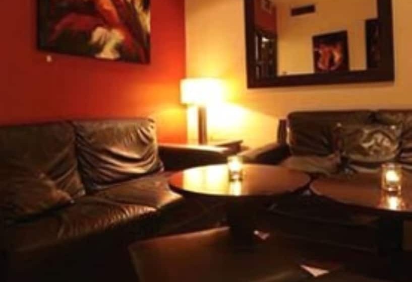 Отель Zuni Restaurant & Boutique