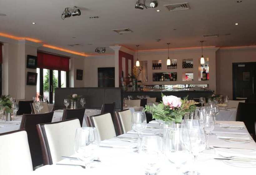 Отель Zuni Restaurant & Boutique