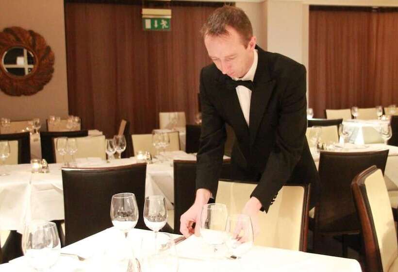 Отель Zuni Restaurant & Boutique