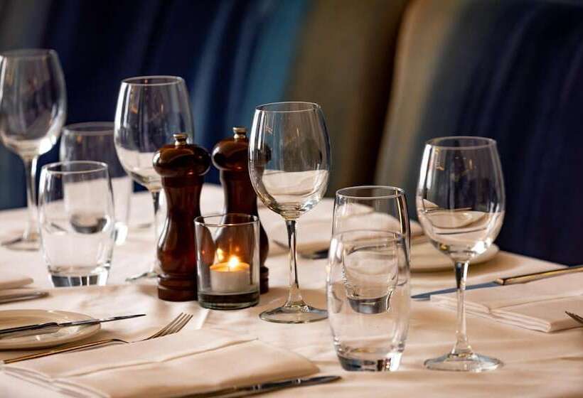 Отель Zuni Restaurant & Boutique