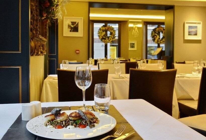 Отель Zuni Restaurant & Boutique