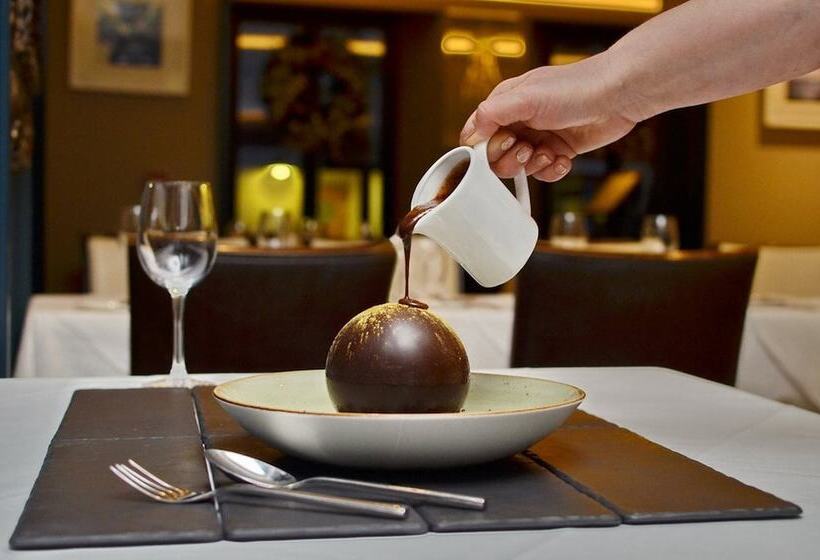 Отель Zuni Restaurant & Boutique