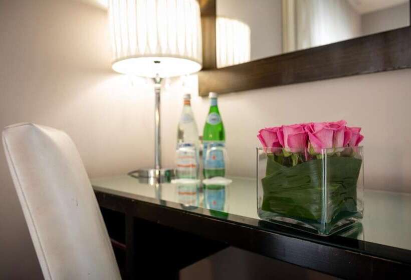 Отель Zuni Restaurant & Boutique