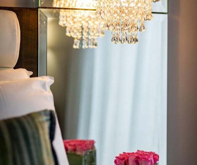 Отель Zuni Restaurant & Boutique