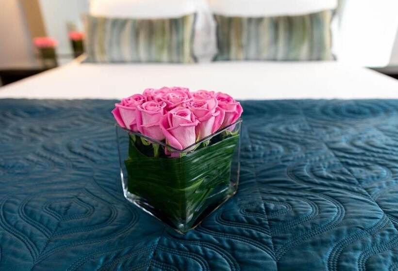 Отель Zuni Restaurant & Boutique