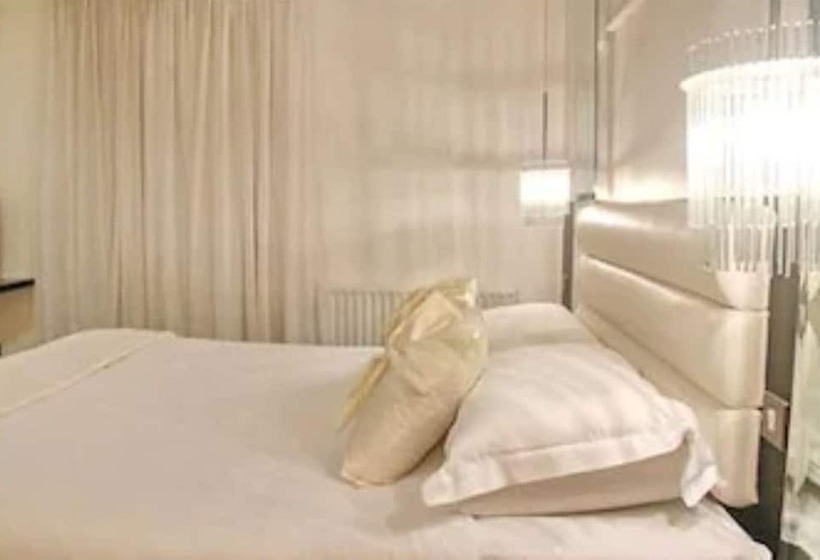 Отель Zuni Restaurant & Boutique