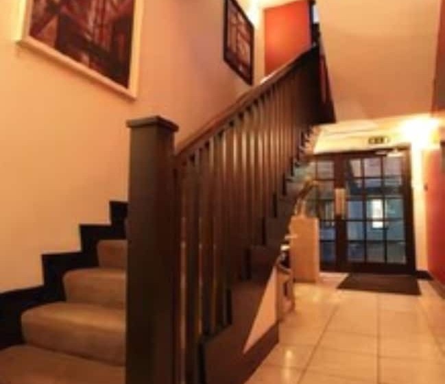 Отель Zuni Restaurant & Boutique