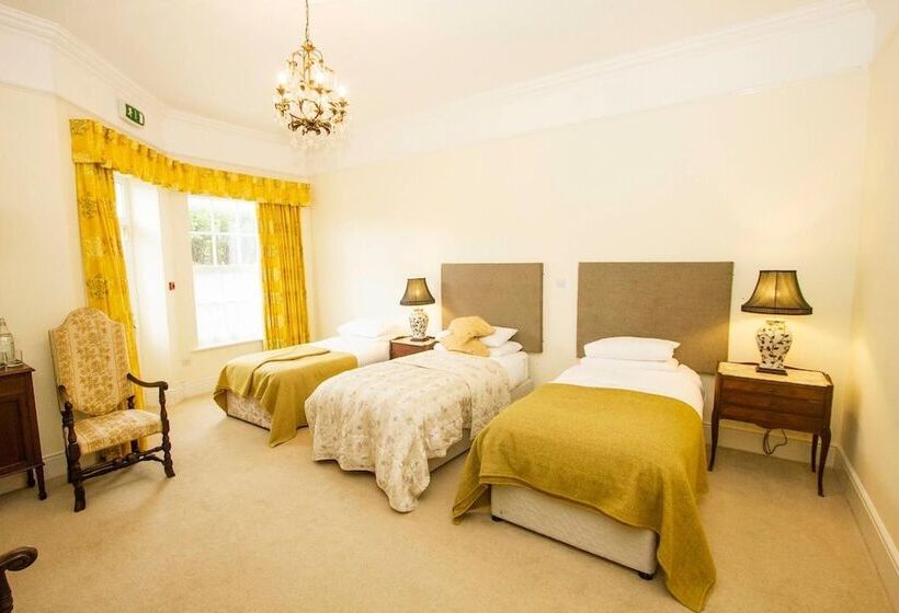 פנסיון Emlagh House