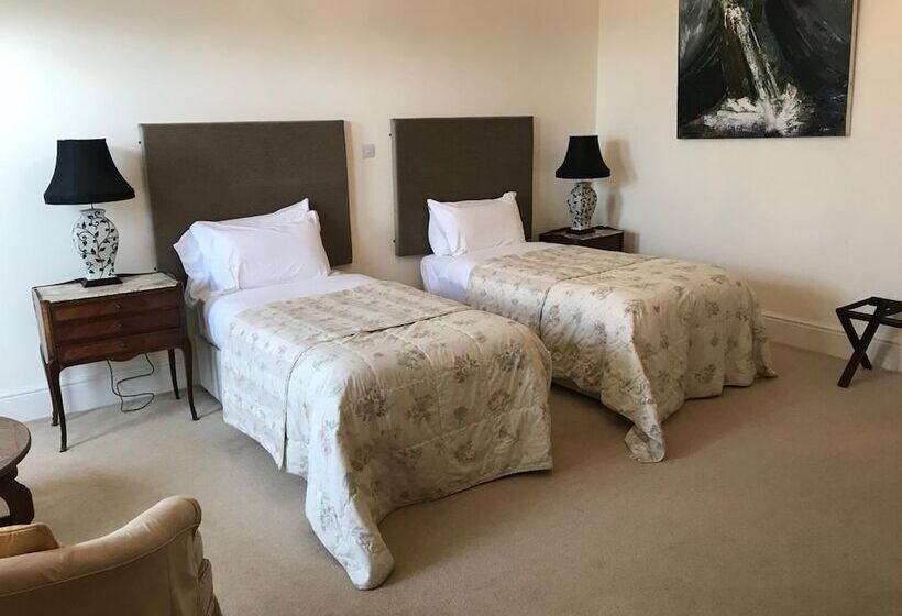 פנסיון Emlagh House