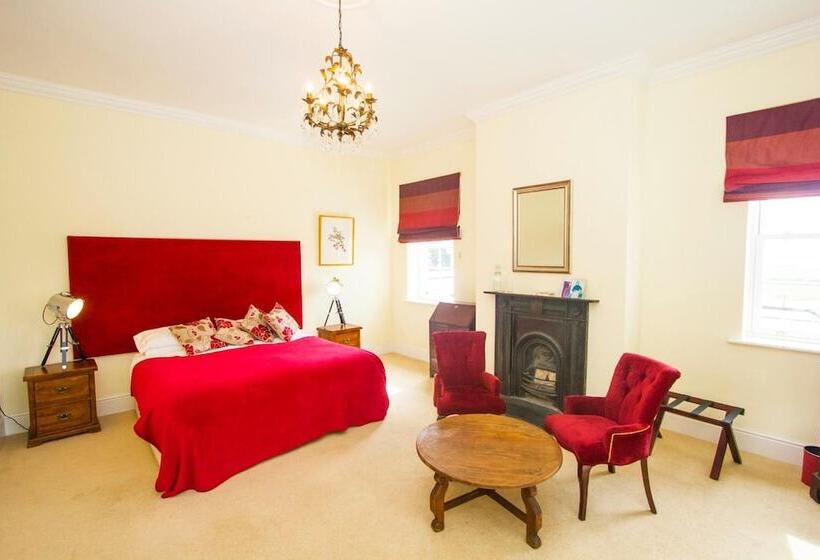 פנסיון Emlagh House