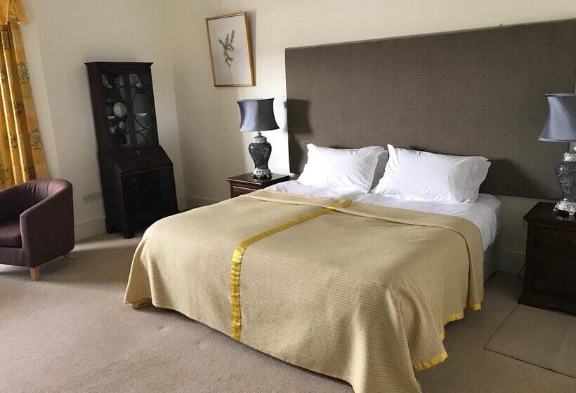 פנסיון Emlagh House