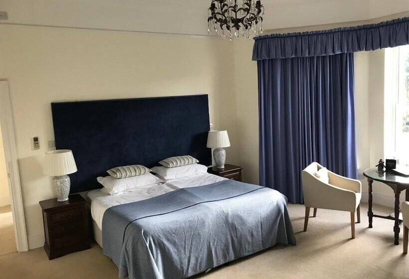 פנסיון Emlagh House