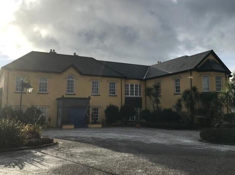 פנסיון Emlagh House