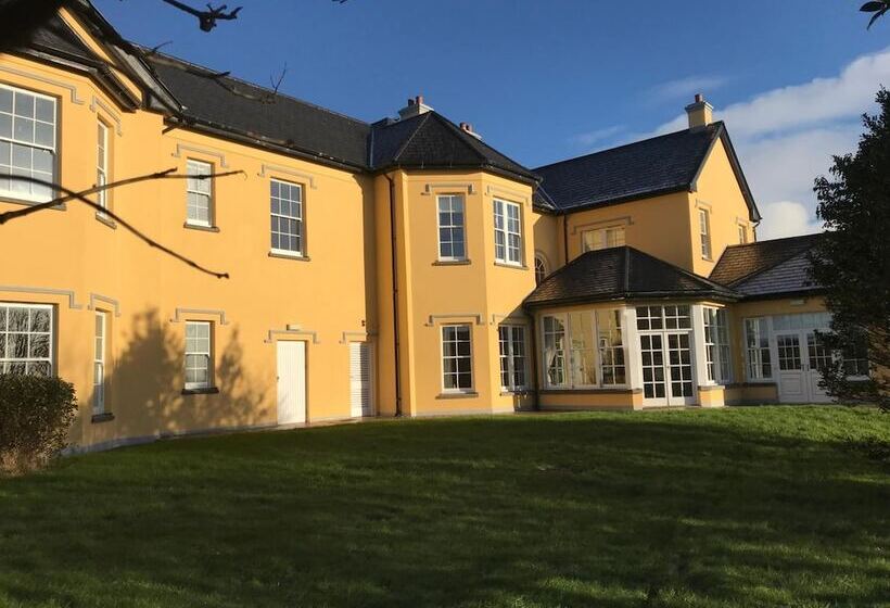 פנסיון Emlagh House