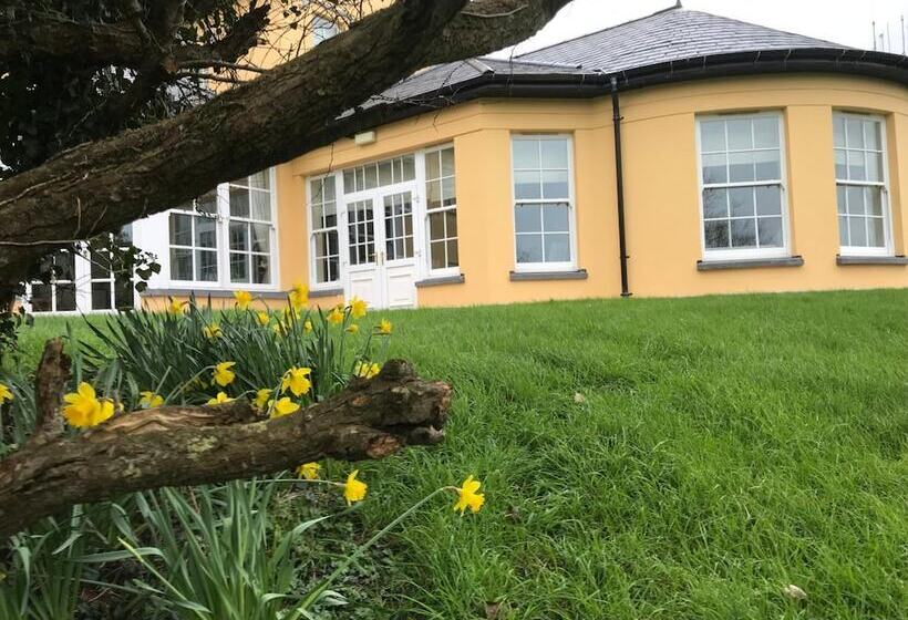 פנסיון Emlagh House