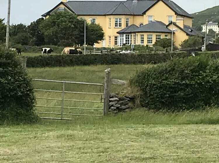 פנסיון Emlagh House