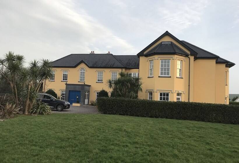 פנסיון Emlagh House